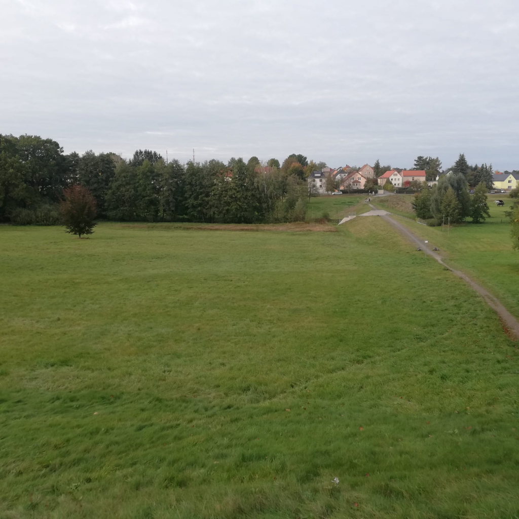 Spielplatz_fuer_Gomlitz_an_der_Zeiss-Abbe-Str.